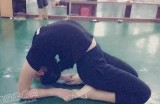 成人女性舞蹈压腿教学视频