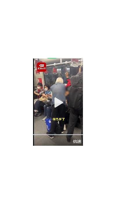 老汉疯狂吸住她的乳尖