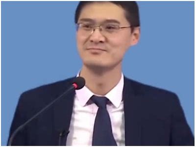 罗先生：贪财好色的典型人物，揭示人性的弱点与诱惑