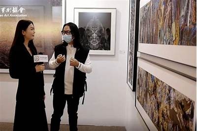 欧洲多毛裸体艺术摄影展览
