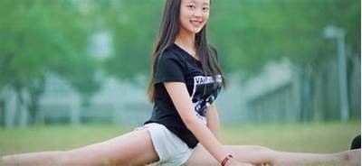男性成人劈叉教练指导视频