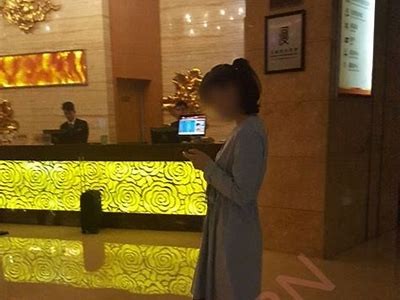 精致人妻共享生活乐趣，探索四区精彩瞬间！